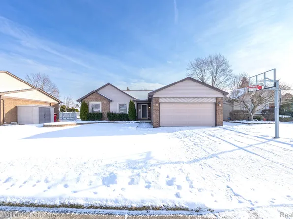 47714 Nola Dr, Macomb, MI 48044