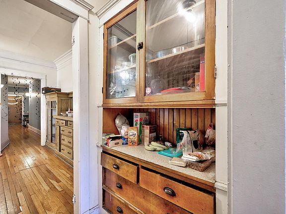 2nd image of 5422 S University Ave APT 3N
