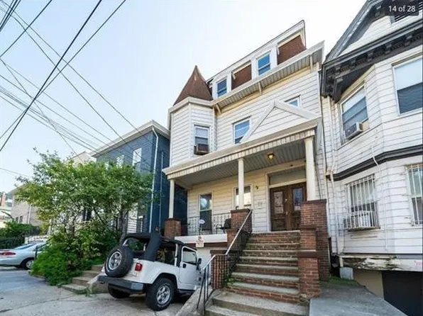 207 Jewett Avenue image 1 of 14