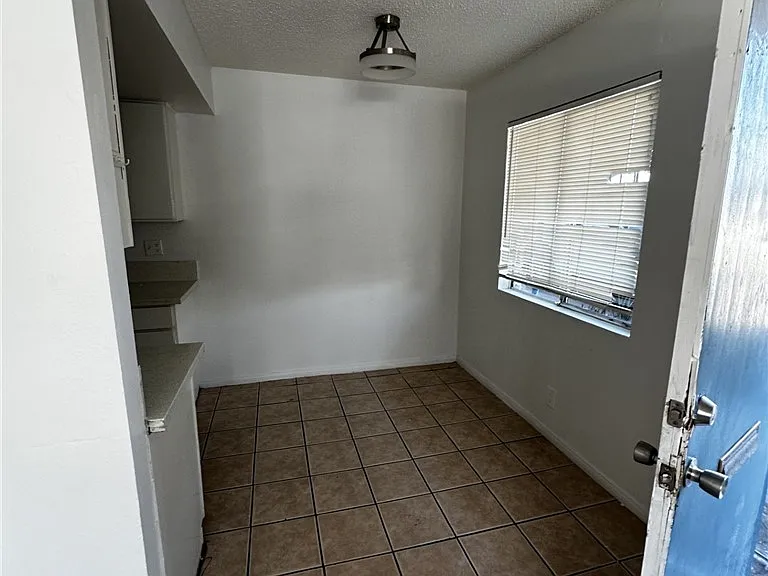 115 W New York Ave #11 — Photo 5