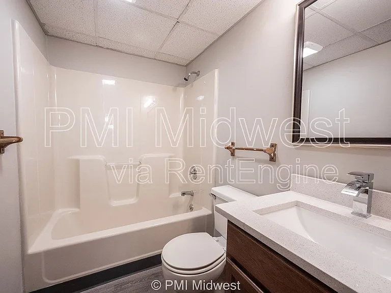 Parkway Apartments — Photo 43