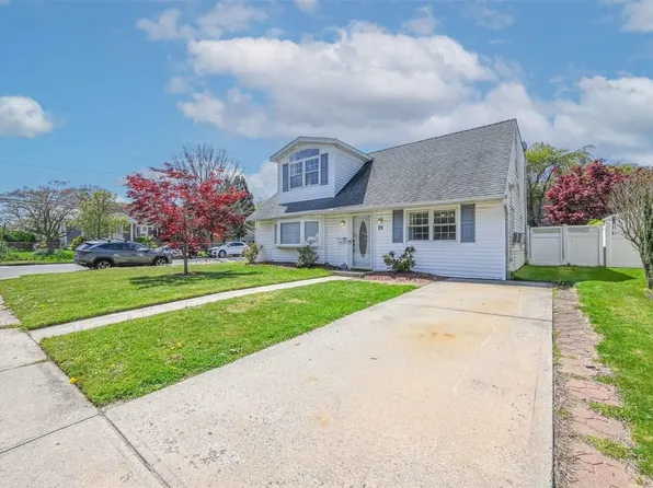 25 Rose St, Bethpage, NY 11714