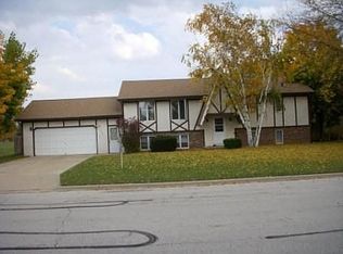 2343 Josten Park Dr, Green Bay, WI 54311