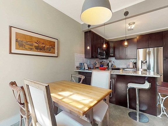 5th image of 210 Beach Breeze Pl