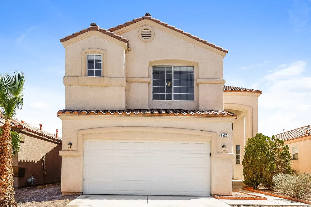 3 bed, 2.5 bath, 2012 sqft, $2,400 — Photo 1