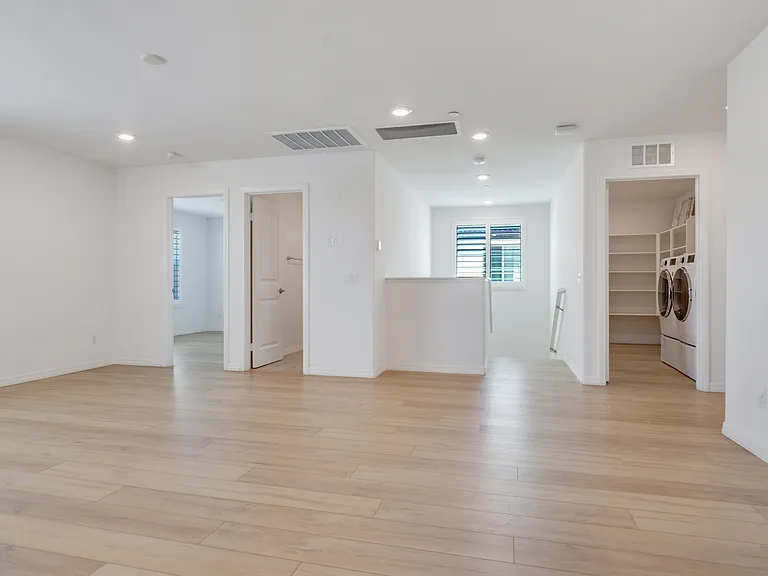 26337 Seville Ln — Photo 11