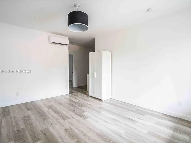 1561 Jefferson Ave #5 — Photo 4