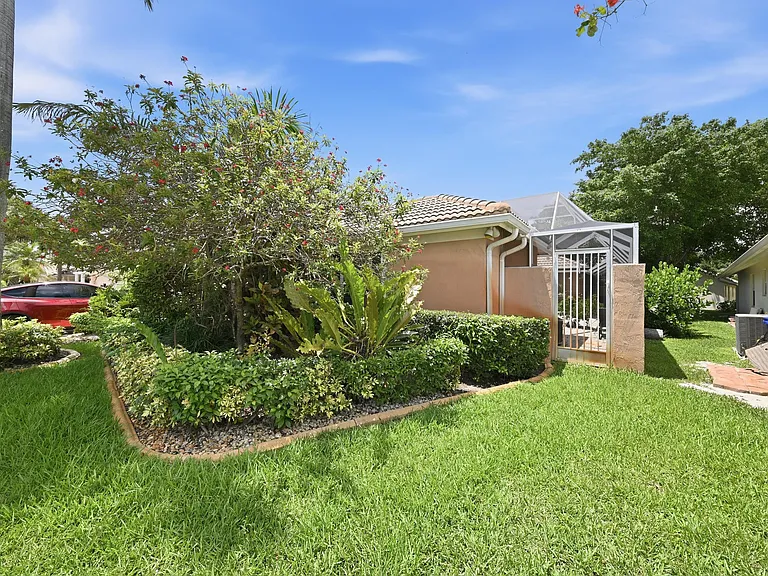 10769 Maple Chase Dr — Photo 3