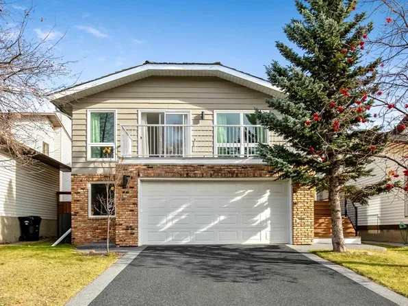 71 W Strathclair Rise SW, Calgary, AB T3H 1G3