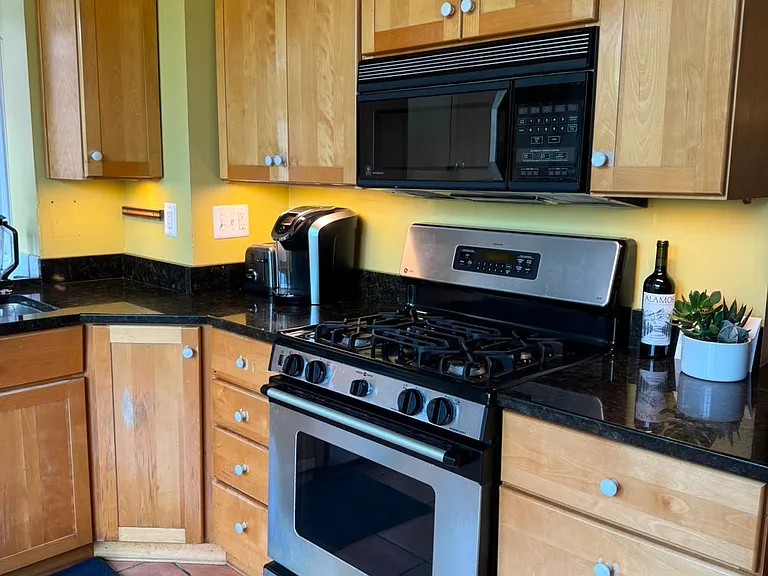 220 S Carolina Ave SE — Photo 3