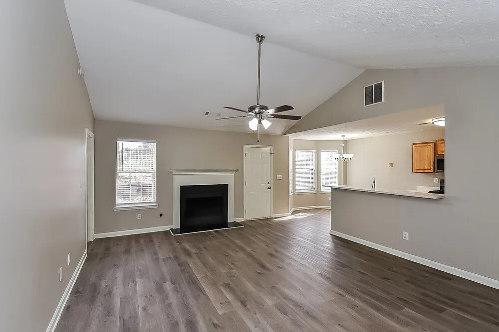 3 bed, 2.0 bath, 1229 sqft, $2,380 — Photo 3