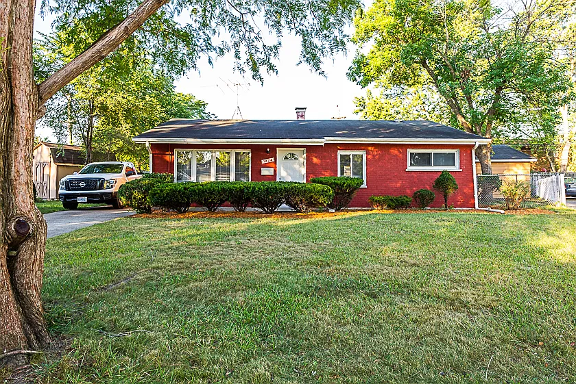 1424 Forest Ave photo 1