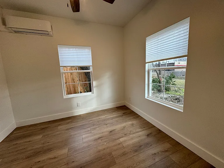 2730 E Admiral Ct — Photo 10