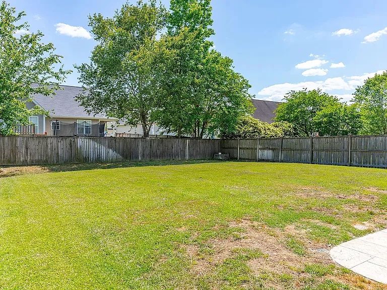 221 Berwick Dr — Photo 14