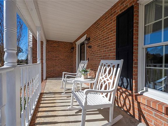 2nd image of 1955 Skycrest Dr