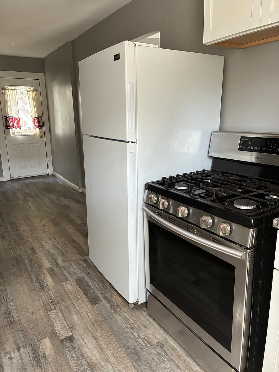 Building Photo - 166 5th St #4