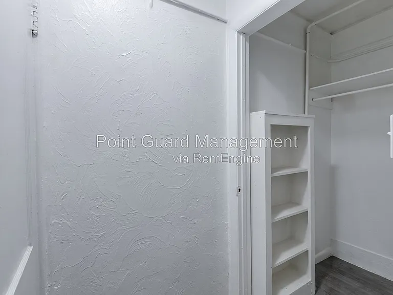 1318 N Robinson Ave — Photo 36
