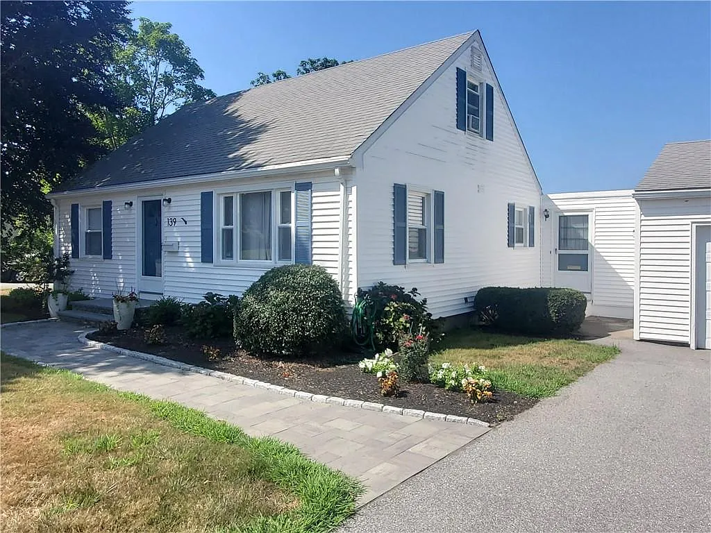 4 bed, 1448 sqft, $3,700 — Photo 2