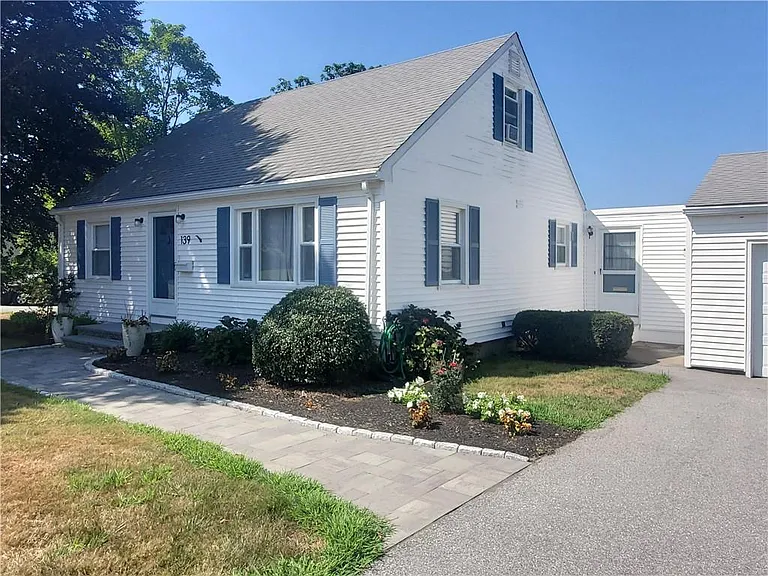 139 Coggeshall Ave — Photo 2