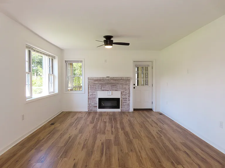 527 Cornelius St — Photo 3