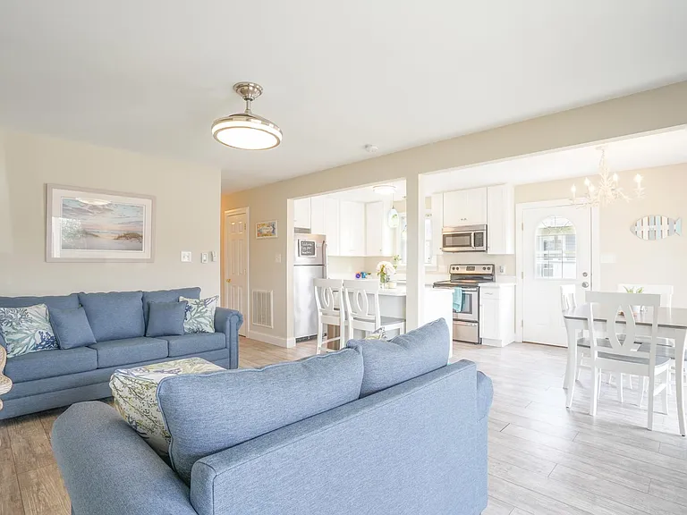 1248 Bay Ave — Photo 13