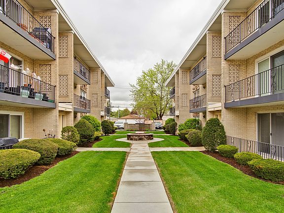 2nd image of 6595 N Northwest Hwy #9