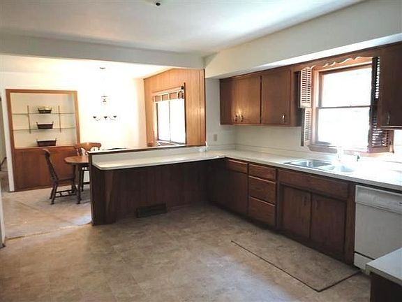4th image of 13301 W Nicolet Dr