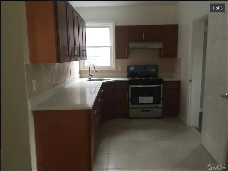 423 Augustine Pl — Photo 1