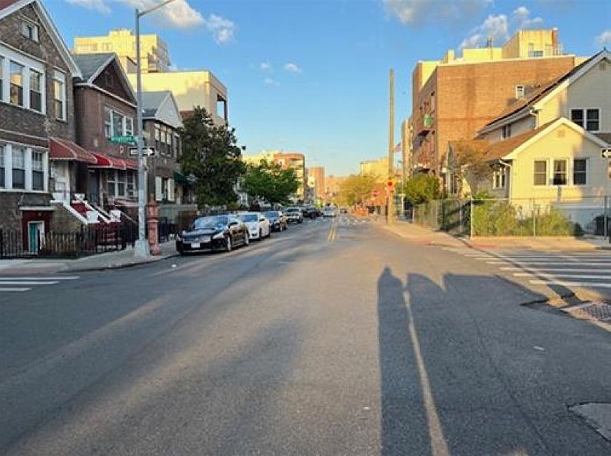 2nd image of 727 Oceanview Ave #4A