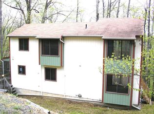 2220 Bellingham Dr, Bushkill, PA 18324
