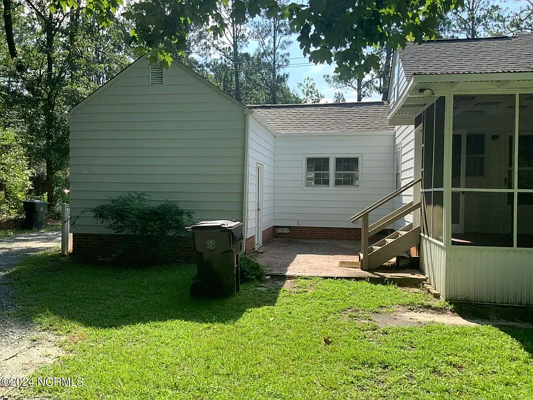 1101 N Poplar St — Photo 17