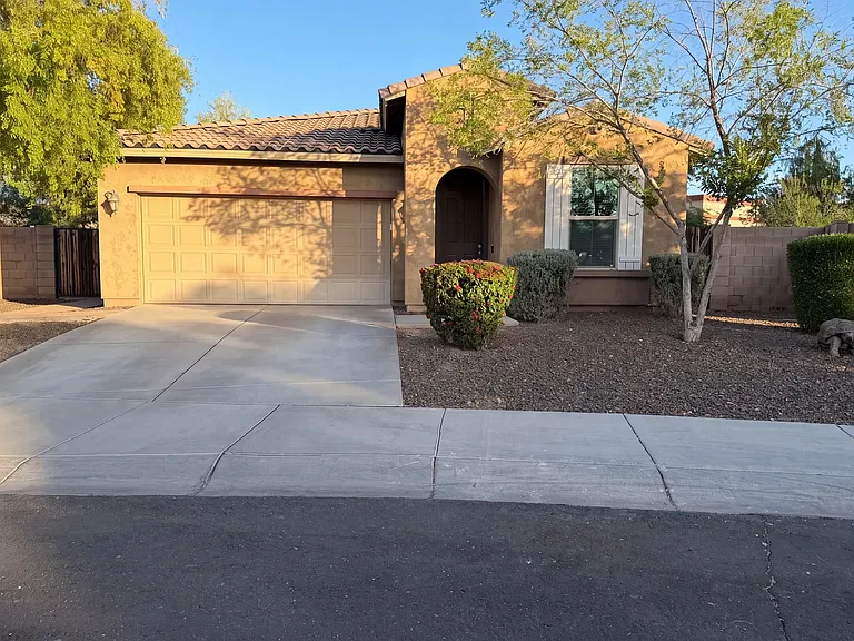 146 E Bernie Ln — Photo 1