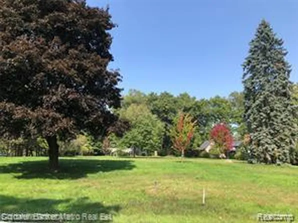 3868 Lincoln Dr, Bloomfield Hills, MI 48301