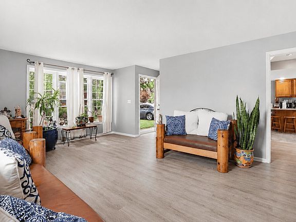 4th image of 551 Sunset Dr