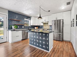 101 W Larkspur Dr, Alvin, TX 77511