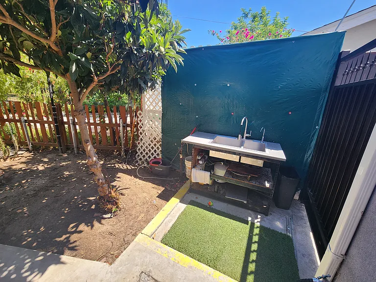 6827 Murietta Ave — Photo 22
