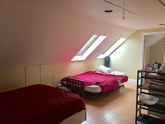 2nd floor middle room