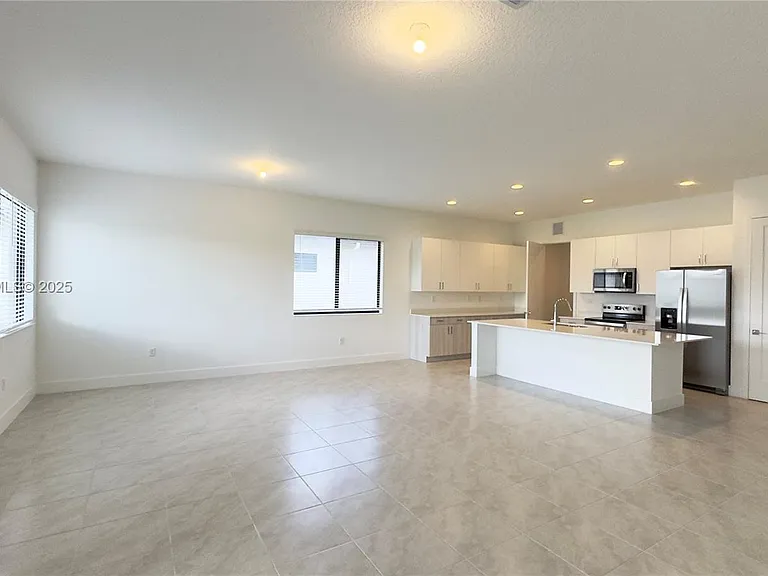 5089 Penella Ave — Photo 6