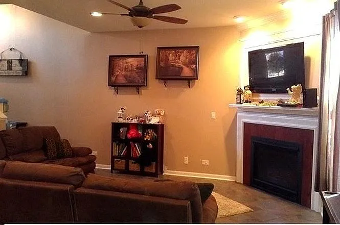 1466 Crimson Ln — Photo 2