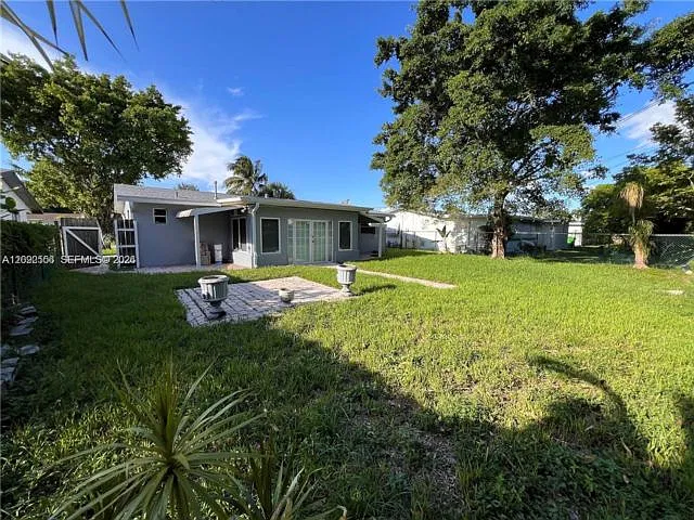 2 bed, 1.0 bath, $3,350 — Photo 4