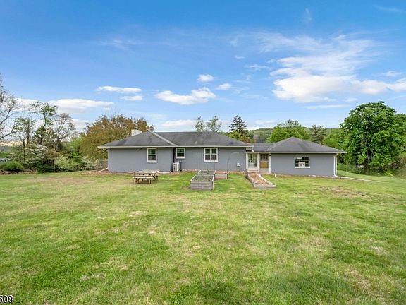 5th image of 326 Riegelsville Rd
