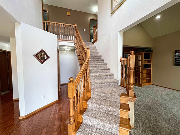 5th image of 209 Oakmont Dr