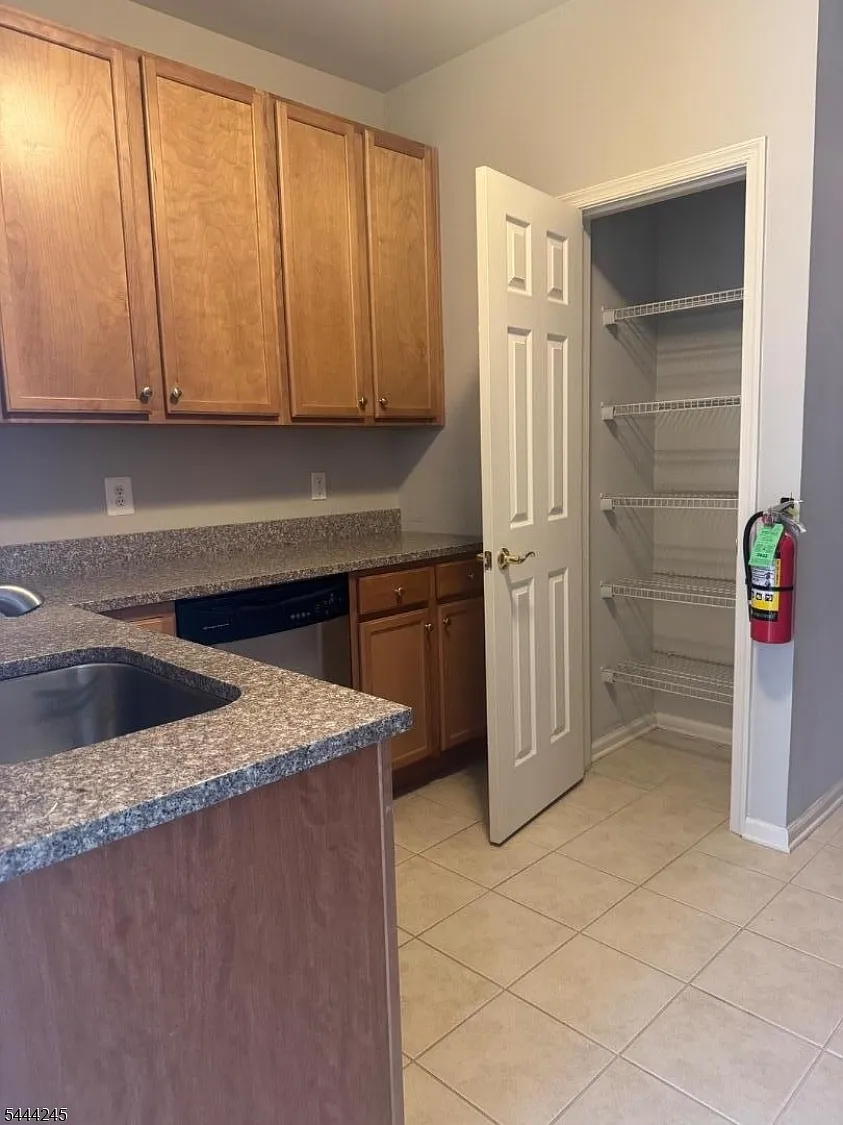 2 bed, 2.5 bath, $2,700 — Photo 4
