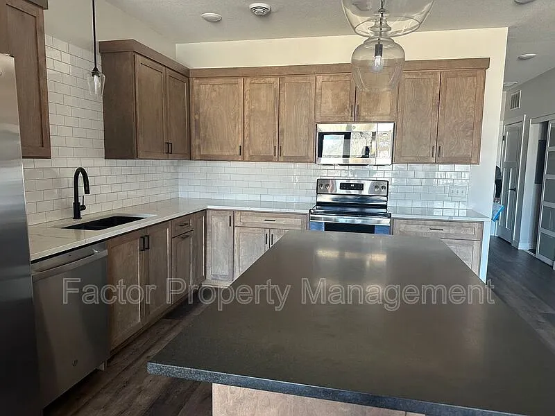 2 bed, 1.0 bath, 900 sqft, $1,550 — Photo 3