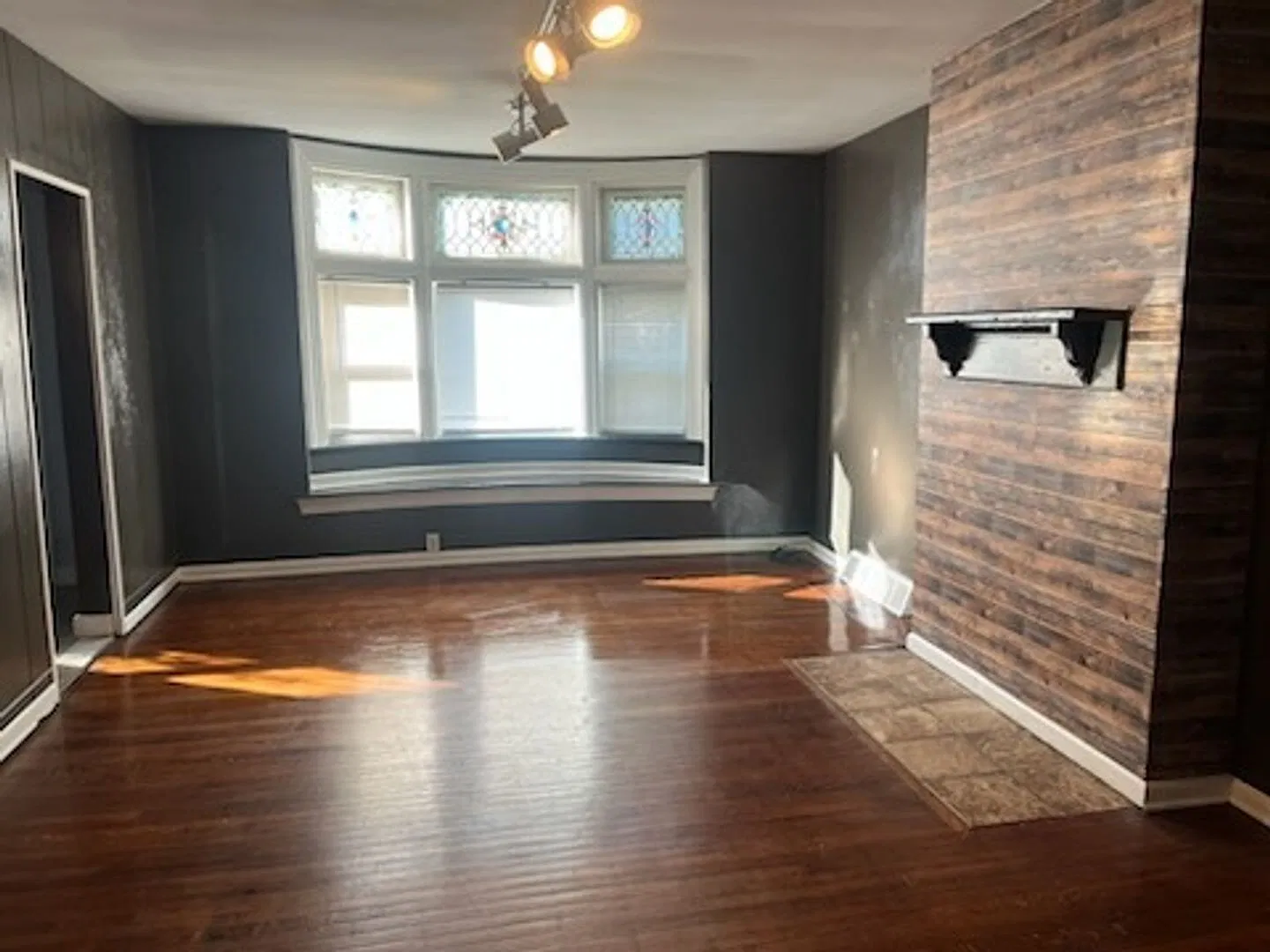 619 Mellon — Photo 3