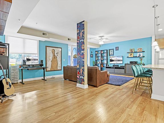 4th image of 10 E Weber Rd APT 207