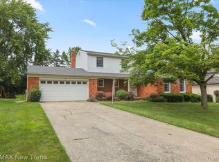 44304 Galway Dr, Northville, MI 48167