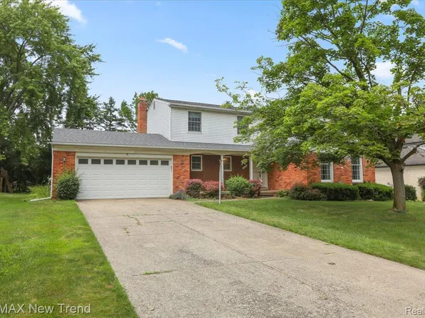 44304 Galway Dr, Northville, MI 48167