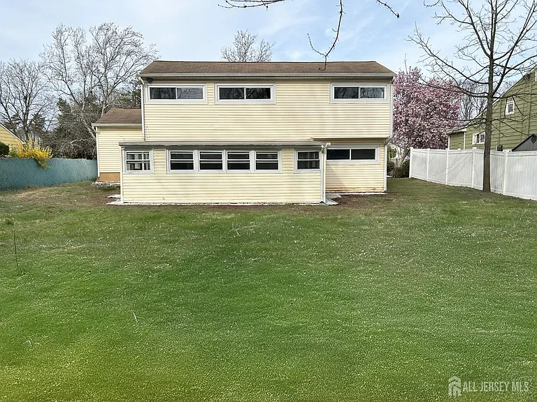 36 Arden St — Photo 19