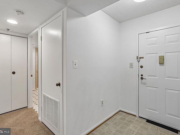 5th image of 15100 Interlachen Dr #4-702